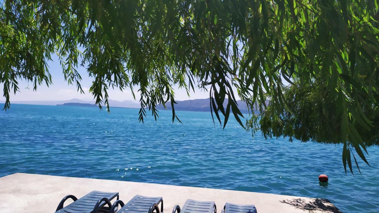 Edem Sevan Bagian luar foto