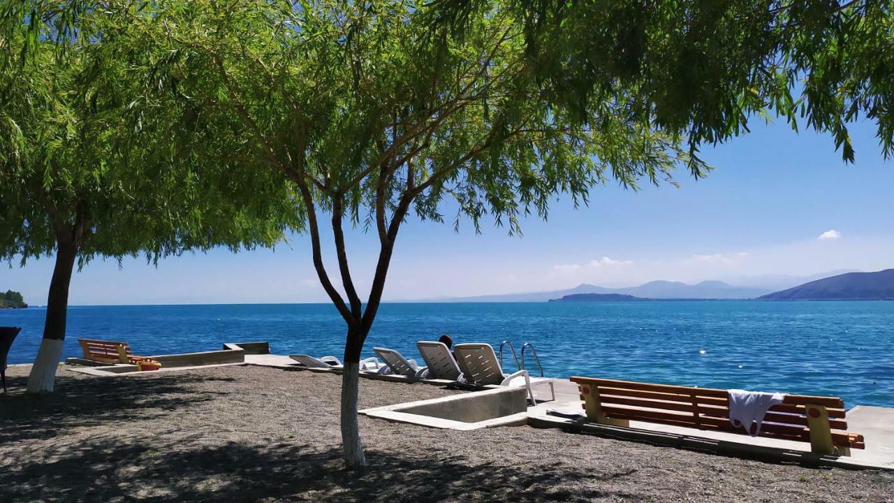 Edem Sevan Bagian luar foto