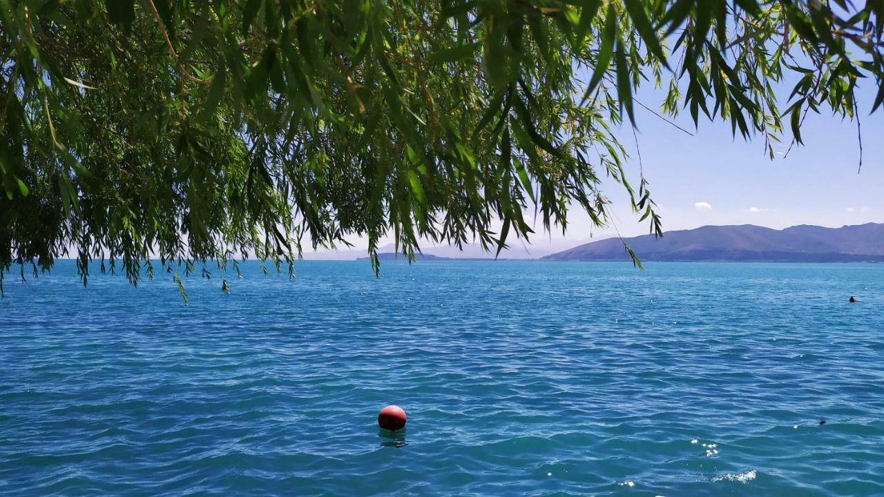 Edem Sevan Bagian luar foto