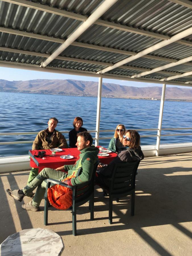 Edem Sevan Bagian luar foto